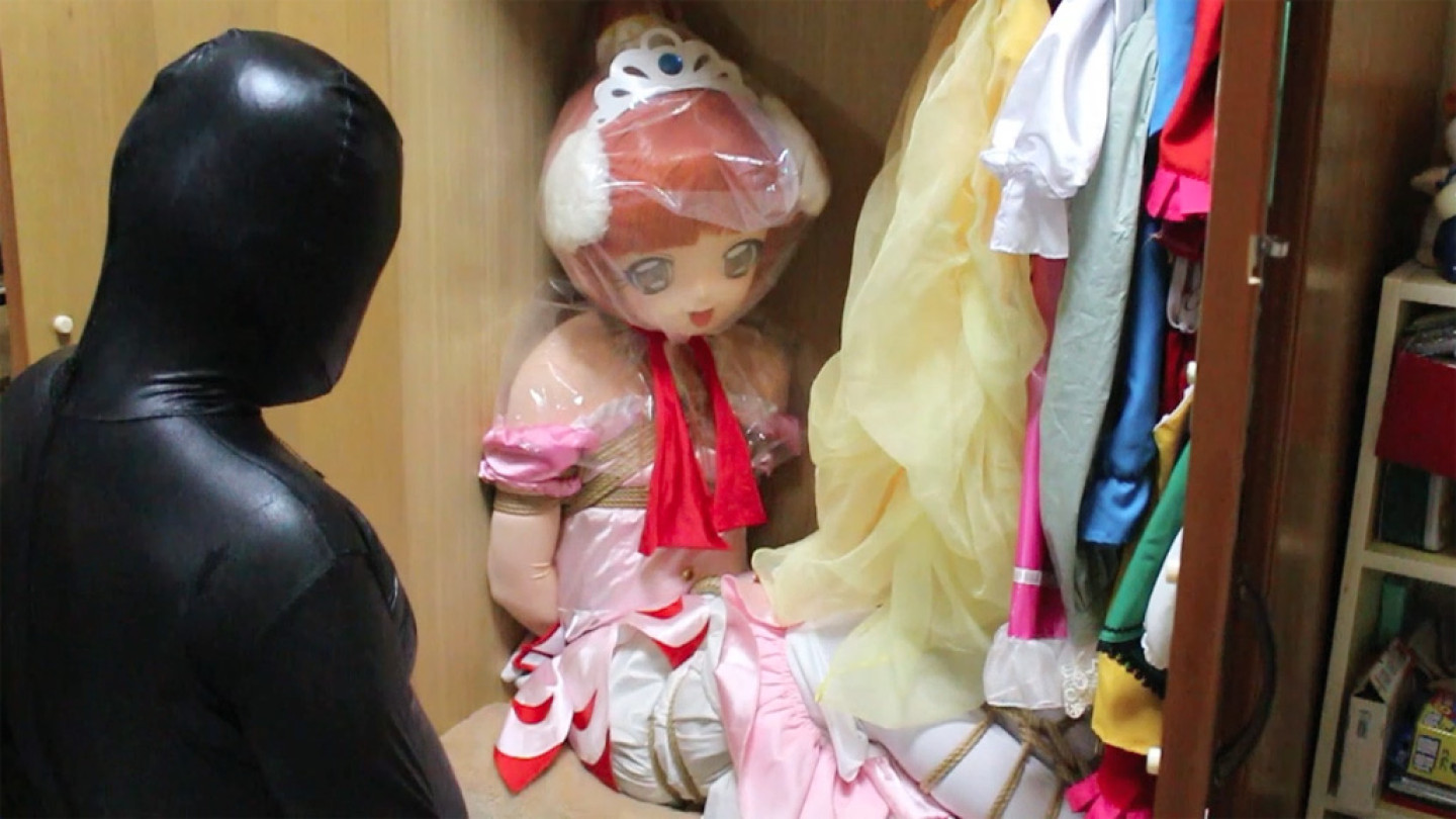 Princess Lione in the closet