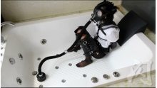 BREATH LESS  BATHTUB
