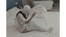 中国の女子学生はテープの中に閉じ込められています。