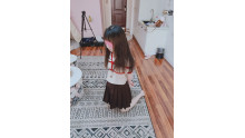 後輩の片足をロープで吊り上げ