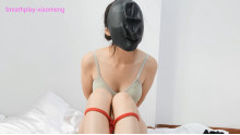 小萌はスイムキャップの下にあり、逆海老縛られています