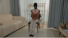 一人称でストッキングを使って少女を縛り、ミイラのように包み込む