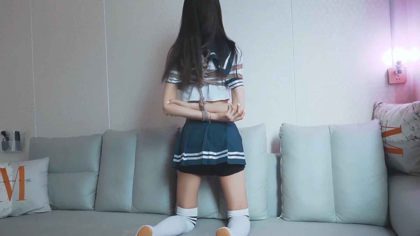清純で可憐な美女、清純緊縛2シーン、テープ猿轡、全身タイツ拘束！
