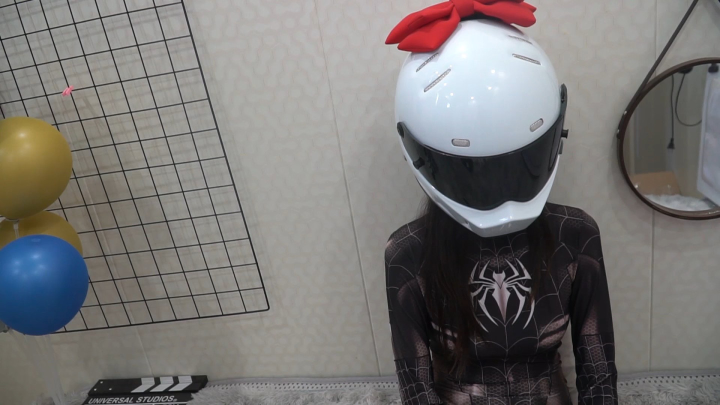 拘束されたスパイダーウーマン